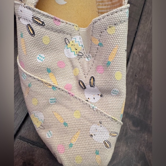 Toms Cream Slip-On Flats with Bunny and Ice Cream Print - Picture 2 of 6